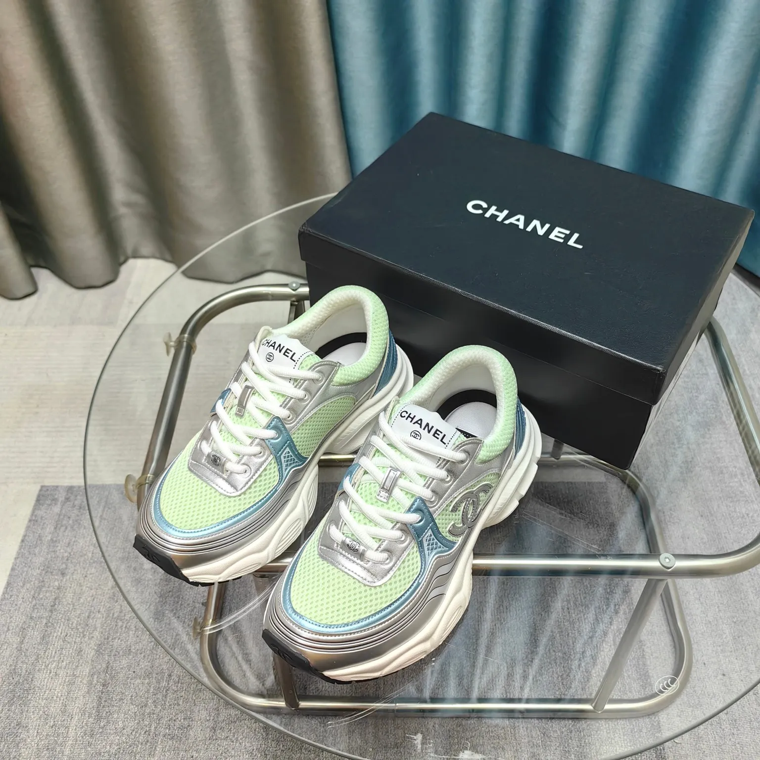 p680🐮🐮Chanel Chanel dad shoes, men and women couples - 2025 counter top casual sports shoes This classic design; the upper is electro-embroidered with a variety of techniques; the outsole is fashionable and sporty; it is unusual to incorporate a variety of color matching elements... The diversified mix and match is very beautiful and versatile, casual, fashionable, sports and outdoor can be taken into account... ꫛꫀꪝ Go➫ Material: ❶Upper is made of: Original imported first-layer silk cowhide + original waterproof cloth + original first-layer cowhide ❷Inner lining: original sheep lining + mesh ❸Outsole based on: original TPU combination outsole Special counter boutique packaging complete set for women 35–41